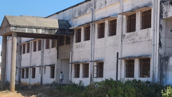 ଏକଲବ୍ୟ ବିଦ୍ୟାଳୟକୁ ନେଇ ବଢୁଛି ଅସନ୍ତୋଷ  ପାଞ୍ଚ ବର୍ଷ ବିତିଲା ତଥାପି ସରୁନି ଏକଲବ୍ୟ ବିଦ୍ୟାଳୟ କାମ