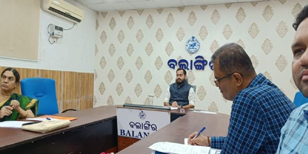 ରନ୍ଧନ ଗ୍ୟାସ, ପେଟ୍ରୋଲ ଓ ଡିଜେଲ ଆଦିର ଉପଲବ୍ଧତା ସମ୍ପର୍କରେ ମୁଖ୍ୟ ଶାସନସଚିବଙ୍କ ଜିଲ୍ଲାପାଳମାନଙ୍କ ସହିତ ଆଲୋଚନା; ରାଜ୍ୟସ୍ତରୀୟ ଓ ଜିଲ୍ଲାସ୍ତରୀୟ କମିଟି ଗଠନ।