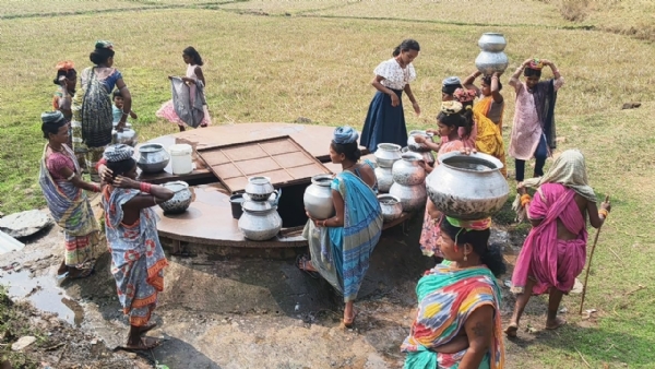 ଆଜି ବି ଶୋଷ ମେଣ୍ଟାଉଛି ଛୁଆଁ ପାଣି, ପାଣି ସମସ୍ୟା କୁ ନେଇ ଗାଁ ଲୋକଙ୍କ ଭୋଟ ବର୍ଜନ ଚେତାବନୀ ଆଜି ବି ଶୋଷ ମେଣ୍ଟାଉଛି ଛୁଆଁ ପାଣି, ପାଣି ସମସ୍ୟା କୁ ନେଇ ଗାଁ ଲୋକଙ୍କ ଭୋଟ ବର୍ଜନ ଚେତାବନୀ