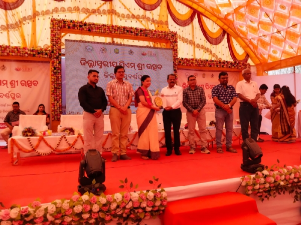 ସୁବର୍ଣ୍ଣପୁର ଜିଲ୍ଲାର ଜିଲ୍ଲା ସ୍ତରୀୟ ପି.ଏମ. ଶ୍ରୀ ଉତ୍ସବ ସୋନପୁର ବ୍ଲକ ଅନ୍ତର୍ଗତ ଡୁଙ୍ଗୁରିପାଲି ଗ୍ରାମ ସ୍ଥିତ କୁଶଲେଶ୍ୱର ଉଚ୍ଚ ବିଦ୍ୟାଳୟ ଠାରେ ଅନୁଷ୍ଠିତ। ସୁବର୍ଣ୍ଣପୁର ଜିଲ୍ଲାର ଜିଲ୍ଲା ସ୍ତରୀୟ ପି.ଏମ. ଶ୍ରୀ ଉତ୍ସବ ସୋନପୁର ବ୍ଲକ ଅନ୍ତର୍ଗତ ଡୁଙ୍ଗୁରିପାଲି ଗ୍ରାମ ସ୍ଥିତ କୁଶଲେଶ୍ୱର ଉଚ୍ଚ ବିଦ୍ୟାଳୟ ଠାରେ ଅନୁଷ୍ଠିତ।