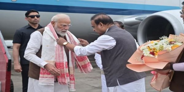 ଦୁଇ ଦିନିଆ ଆସାମ ଗସ୍ତରେ ଗ୍ୱୌହାଟୀରେ ପହଂଚିଲେ ପିଏମ     ମୋଦି