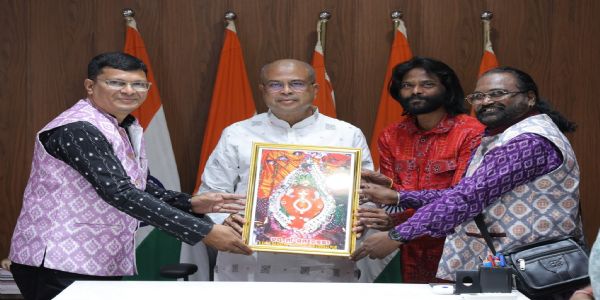 ଦିଲ୍ଲୀରେ ସମ୍ବଲପୁରୀ ଗାୟକ ଉମାକାନ୍ତ ବାରିକଙ୍କୁ ଭେଟିଲେ ଧର୍ମେନ୍ଦ୍ର ପ୍ରଧାନ