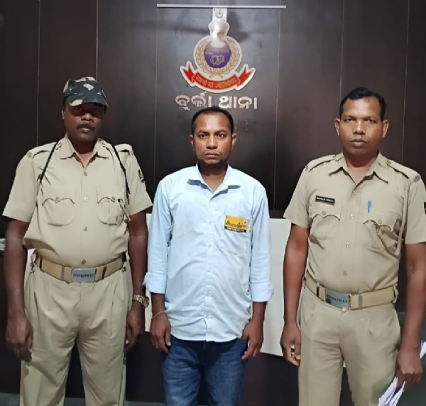 ଅବୈଧ ଗ୍ୟାସ ସିଲିଣ୍ଡର ଯୋଗାଣ ମାମଲାରେ ଗ୍ୟାସ ଏଜେନ୍ସି ମ୍ୟାନେଜର ଗିରଫ ଅବୈଧ ଗ୍ୟାସ ସିଲିଣ୍ଡର ଯୋଗାଣ ମାମଲାରେ ଗ୍ୟାସ ଏଜେନ୍ସି ମ୍ୟାନେଜର ଗିରଫ