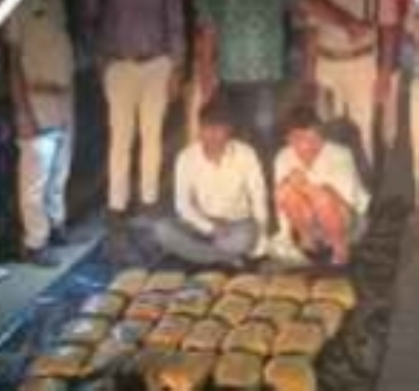 ରେଲୱେ ଷ୍ଟେସନ ରୋଡରୁ ୨୬ କିଲୋ ପରିମାଣର ଗଂଜେଇ ଜବତ କଲା ବଲାଙ୍ଗୀର ପୋଲିସ :୨ ଗିରଫ