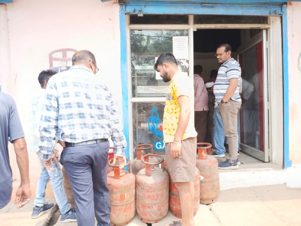 ବଲାଙ୍ଗୀର ମ୍ୟୁନିସିପାଲିଟିରେ ଏଲ୍ ପି ଜି ସିଲିଣ୍ଡର ଅବୈଧ ବ୍ୟବହାର ବିରୋଧରେ ଏନଫୋର୍ସମେଣ୍ଟ କାର୍ଯ୍ୟ