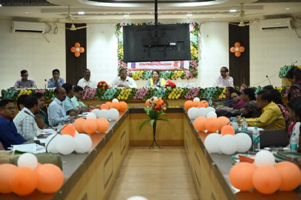 ମାଲକାନଗିରି ଜିଲ୍ଲା ଗସ୍ତ କଲେ ମହିଳା ଓ ଶିଶୁ ବିକାଶ ସଚିବ ଡଃ ମୃଣାଳିନୀ ଦର୍ଶାଲ; ପୁଷ୍ଟିହୀନତା ଦୂରୀକରଣ ଉପରେ ଗୁରୁତ୍ୱ