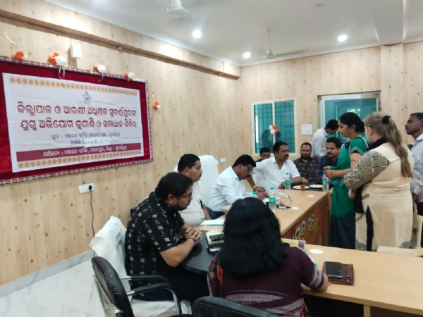 ସୁବର୍ଣ୍ଣପୁର ଜିଲ୍ଲାର ସୋନପୁର ବ୍ଲକ ସ୍ତରୀୟ ଜିଲ୍ଲାପାଳ ଓ ଆରକ୍ଷୀ ଅଧିକ୍ଷକଙ୍କ ଯୁଗ୍ମ ଅଭିଯୋଗ ଶୁଣାଣି ଶିବିର ସୋନପୁର ପଞ୍ଚାୟତ ସମିତି ସଭା ଗୃହ ଠାରେ ଅନୁଷ୍ଠିତ  : * ବିଭିନ୍ନ ପ୍ରକାରର   ୩୭( ସଇଁତିରିଶ) ଗୋଟି ଅଭିଯୋଗ ଦରଖାସ୍ତ ଗ୍ରହଣ :