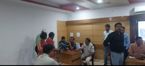 କଳାହାଣ୍ଡି ଜିଲ୍ଲାସ୍ତରୀୟ ଜିଲ୍ଲାପାଳଙ୍କ ଯୁଗ୍ମ ଜନଶୁଣାଣୀ ଶିବିର ଅନୁଷ୍ଠିତ