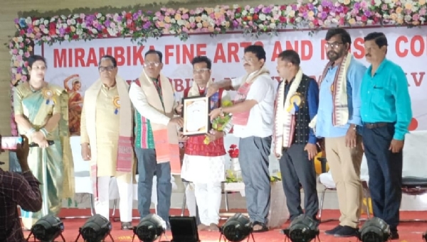 NRUTYRE JHUMILE DARSAKA NRUTYRE JHUMILE DARSAKA