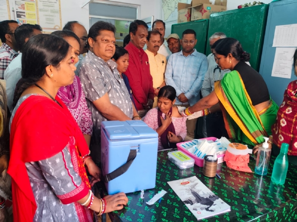 କୋଟପାଡ ଗୋଷ୍ଠି ସ୍ୱାସ୍ଥ୍ୟ କେନ୍ଦ୍ର ରେ ଜାତୀୟ ଏଚ୍.ପି.ଭି ଟୀକାକରଣର ଶୁଭାରମ୍ଭ