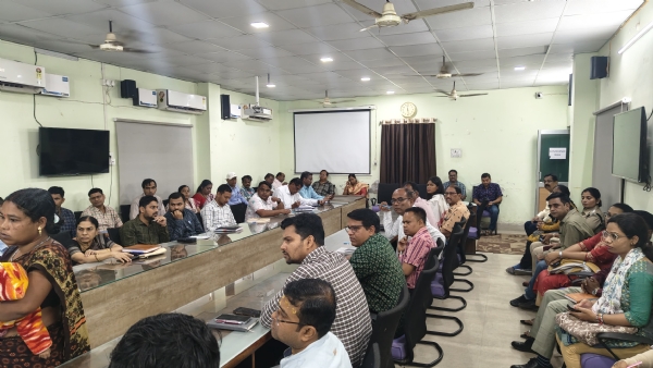 ବଲାଙ୍ଗିର ସଦର ମହକୁମାସ୍ଥିତ ପଞ୍ଚାୟତ ସାଧନ କେନ୍ଦ୍ରର ବୈଠକ ଗୃହରେ ଯୁଗ୍ମ ଅଭିଯୋଗ ଶୁଣାଣି