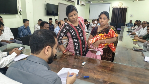 ବଲାଙ୍ଗିର ସଦର ମହକୁମାସ୍ଥିତ ପଞ୍ଚାୟତ ସାଧନ କେନ୍ଦ୍ରର ବୈଠକ ଗୃହରେ ଯୁଗ୍ମ ଅଭିଯୋଗ ଶୁଣାଣି