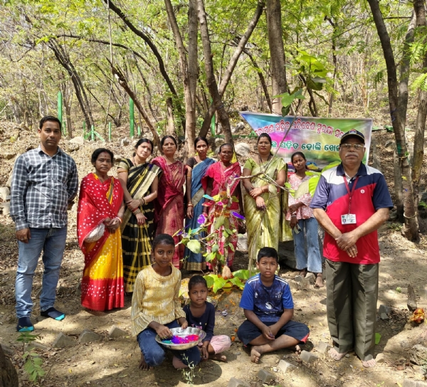 ବୃକ୍ଷ ସହ ହୋଲି ଉତ୍ସବ