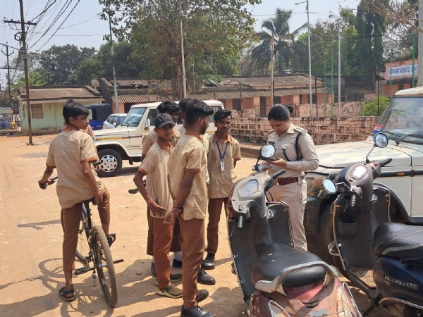 ନାବାଳକ ଗାଡ଼ି ଚାଳକ