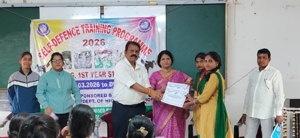 ମହିଳା ମହାବିଦ୍ୟାଳୟ ରେ ଛାତ୍ରୀ ଆତ୍ମରକ୍ଷା କୌଶଳ ଶିବିର ଉଦଯାପିତ