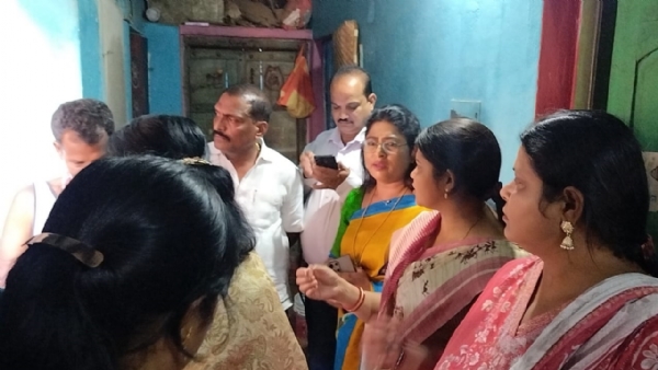 ଜଙ୍ଗଲରୁ କଲେଜ ଛାତ୍ରୀଙ୍କ ଶବ ଉଦ୍ଧାର ଘଟଣା : ପୀଡ଼ିତାଙ୍କ ପରିବାରକୁ ଭେଟିଲା ବିଜେଡି ଟିମ୍