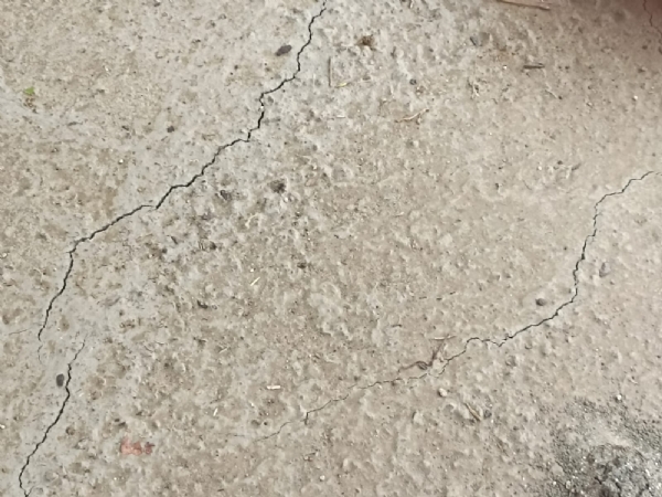 ଅଙ୍ଗ ମୁଖ୍ୟ କେନାଲ କଂକ୍ରିଟ କାମରେ ଫାଟ - ନିମ୍ନମାନର କାମ ଅଭିଯୋଗ |