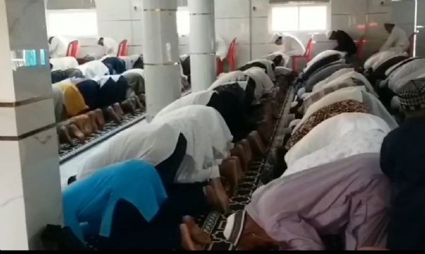 ବଲାଙ୍ଗିର ଜିଲ୍ଲାରେ ହର୍ସ ଉଲ୍ଲାସରେ ମୁସଲିମ ସମ୍ପ୍ରଦାୟର   ଇଦ ଉଲ ଫିତର ପର୍ବ ପାଳନ କଲେ