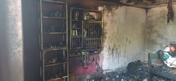 ଗ୍ୟାସ ଲିକ୍ ହୋଇ ଜଳିଗଲା ଘର , ଗୁରୁତର ଅବସ୍ଥାରେ ମହିଳା ମେଡିକାଲରେ ଭର୍ତ୍ତି ଗ୍ୟାସ ଲିକ୍ ହୋଇ ଜଳିଗଲା ଘର , ଗୁରୁତର ଅବସ୍ଥାରେ ମହିଳା ମେଡିକାଲରେ ଭର୍ତ୍ତି