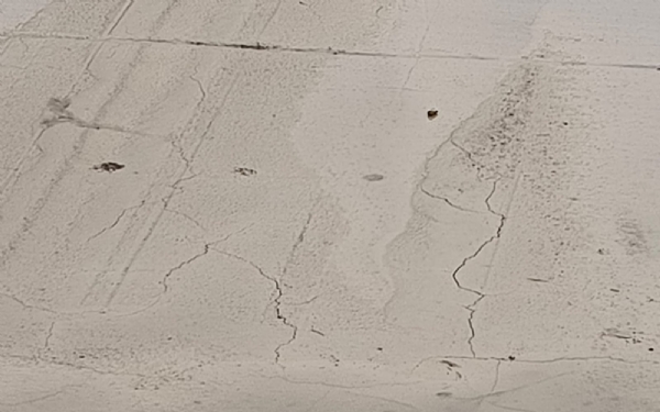 ଅଙ୍ଗ ମୁଖ୍ୟ କେନାଲ କଂକ୍ରିଟ କାମରେ ଫାଟ - ନିମ୍ନମାନର କାମ ଅଭିଯୋଗ |