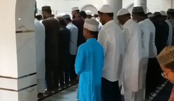 ବଲାଙ୍ଗିର ଜିଲ୍ଲାରେ ହର୍ସ ଉଲ୍ଲାସରେ ମୁସଲିମ ସମ୍ପ୍ରଦାୟର   ଇଦ ଉଲ ଫିତର ପର୍ବ ପାଳନ କଲେ