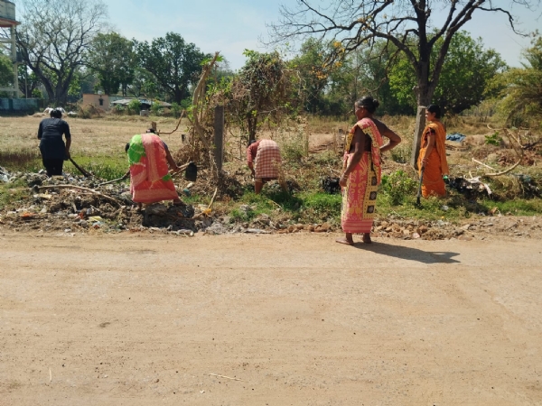 ଶିକାବହେଙ୍ଗା ଗ୍ରାମର ମୁଖ୍ୟ କଂକ୍ରିଟ ରାସ୍ତାର ଶୋଚନୀୟ ଅବସ୍ଥା ମରାମତି ରେ ଗ୍ରାମବାସି