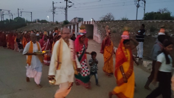 ମୁରିବାହାଲ ଶ୍ରୀରାମ ମନ୍ଦିର ପ୍ରତିଷ୍ଠା ଓ ଷୋହଳ ପ୍ରହରୀ ନାମଯଜ୍ଞ ପାଇଁ କଳସ ଯାତ୍ରା ଅନୁଷ୍ଠିତ ମୁରିବାହାଲ ଶ୍ରୀରାମ ମନ୍ଦିର ପ୍ରତିଷ୍ଠା ଓ ଷୋହଳ ପ୍ରହରୀ ନାମଯଜ୍ଞ ପାଇଁ କଳସ ଯାତ୍ରା ଅନୁଷ୍ଠିତ