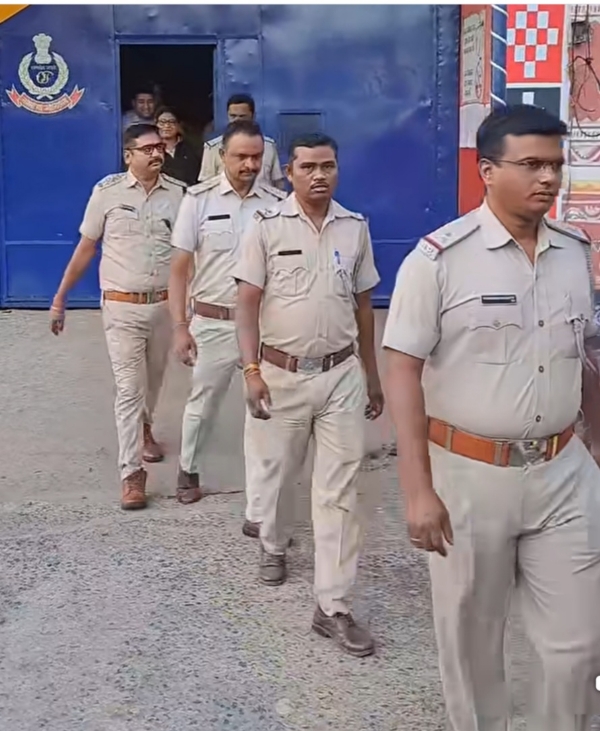 ସମ୍ବଲପୁର ଜିଲ୍ଲାର ୩ଟି ଜେଲ୍ରେ ପୋଲିସର ଅଚାନକ ଚଢ଼ାଉ : ହାତ ଖାଲି