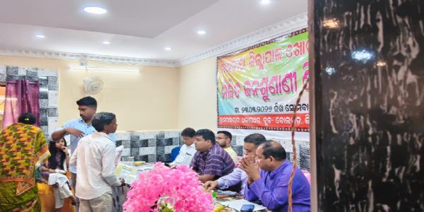 ଜିଲ୍ଳାପାଳଙ୍କ ଧଳାପଥର ପଂଚାୟତରେ ପଲ୍ଲୀରେ ପ୍ରଶାସନିକ ଜନଶୁଣାଣୀ