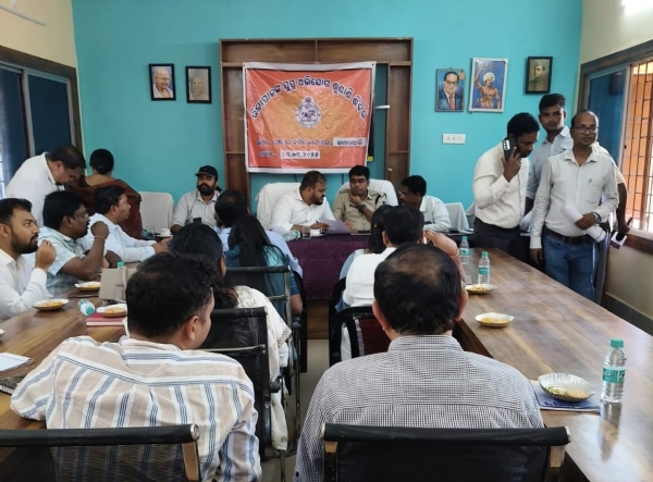 ଜିଲ୍ଲାପାଳଙ୍କ ଜନଶୁଣାଣି: ୮୦ଟି ଆବେଦନ ମଧ୍ୟରୁ ଅନେକ ସମସ୍ୟାର ତୁରନ୍ତ ସମାଧାନ