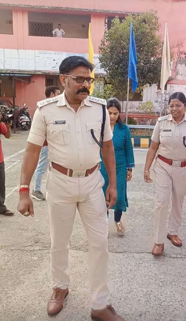 ସମ୍ବଲପୁର ଜିଲ୍ଲାର ୩ଟି ଜେଲ୍ରେ ପୋଲିସର ଅଚାନକ ଚଢ଼ାଉ : ହାତ ଖାଲି