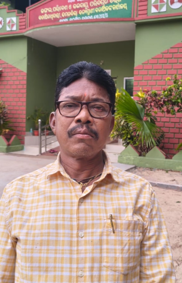 ହେଲେ ଏହାର ସଠିକ ତଦନ୍ତ କରାନଯାଇ ରେଞ୍ଜର ନାଏକ ଙ୍କୁ କିପରି ନୀଳମ୍ଭନ କରାଗଲା ବୋଲି ବୁଦ୍ଧିଜୀବୀ ମହଲ ରେ ପ୍ରଶ୍ନବାଚୀ ସୃଷ୍ଟି କରିଛି  ସମ୍ବଲପୁର ରୁ ଲିପନ ନାଏକ ଙ୍କ ଖବର ପ୍ରୟାସ ଓଡିଶା ନିୟୁଜ