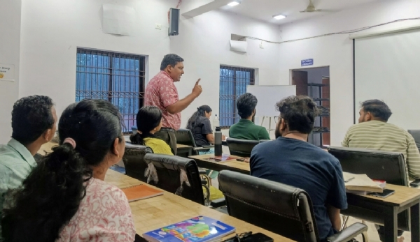 ଫୁଲବାଣୀ ସିଭିଲ ସର୍ଭିସ୍ କୋଚିଂ ସେଣ୍ଟରରେ ପାଠ ପଢ଼ାଇଲେ ଜିଲ୍ଲାପାଳ-୨