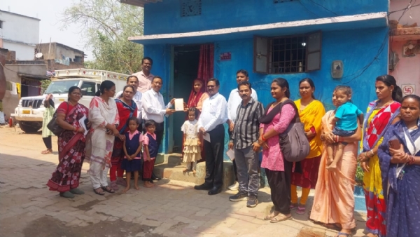 ପ୍ରବେଶ ଉତ୍ସବ ଓ ଖଡ଼ିଛୁଆଁ ଲାଗି  ନିମନ୍ତ୍ରଣ ପତ୍ର ବଣ୍ଟନ