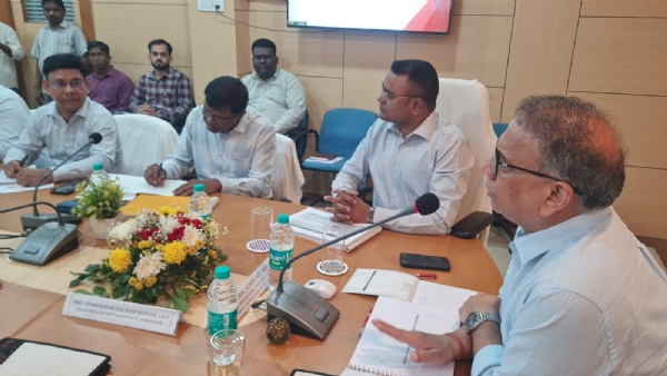 ଜିଲ୍ଲାର ବିଭିନ୍ନ ସରକାରୀ ଯୋଜନାର ସମୀକ୍ଷା କଲେ ଅତିରିକ୍ତ ମୁଖ୍ୟ ଶାସନ ସଚିବ