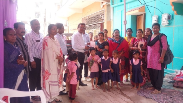 ପ୍ରବେଶ ଉତ୍ସବ ଓ ଖଡ଼ିଛୁଆଁ ଲାଗି  ନିମନ୍ତ୍ରଣ ପତ୍ର ବଣ୍ଟନ