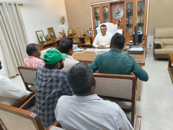 ହୀରାକୁଦରେ ସ୍କୁବା ଡାଇଭିଂ କ୍ୟାମ୍ପ ସମ୍ପର୍କରେ ଜିଲ୍ଲାପାଳଙ୍କ ଅଧ୍ୟକ୍ଷତାରେ ବୈଠକ