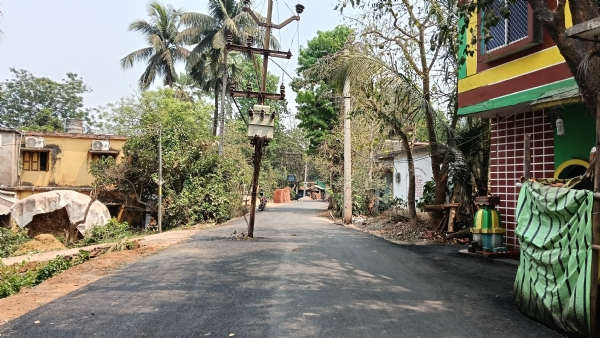 ବ୍ରାହ୍ମଣୀ ମୁଖ୍ୟ ନଦୀ ବନ୍ଧ ରାସ୍ତା ମଝିରେ ବିଦ୍ୟୁତ୍ ଖୁଂଟ : ତୁରନ୍ତ ଉଠାଇବାକୁ ଦାବି କଲେ ଉପଭୋକ୍ତା