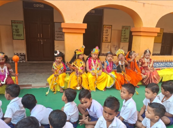 ସରସ୍ଵତୀ ଶିଶୁ ବିଦ୍ୟା ଜ୍ଞାନ ମନ୍ଦିର କଦମ୍ ପଡା ବଲାଙ୍ଗିର ଶିଶୁବାଟିକା ବିଭାଗରେ ଶ୍ରୀରାମ ନବମୀ ପାଳିତ ।