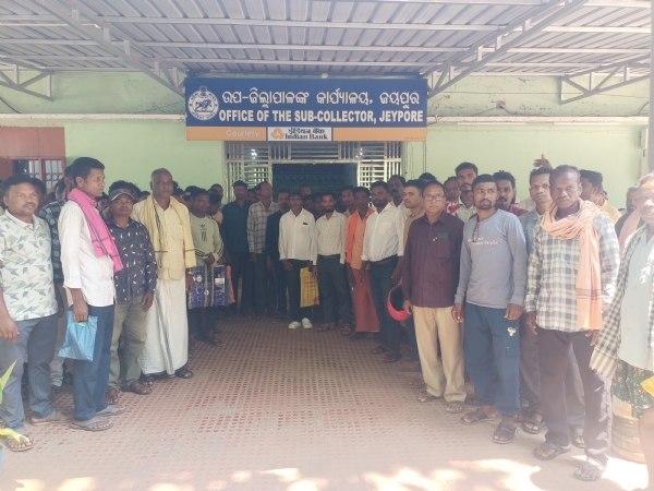 ରବି ଚାଷ ପଞ୍ଜିକରଣ ଅବଧି ବଢାଇବା ଦାବି, ଉପ ଜିଲାପାଳଙ୍କ କାଯ୍ୟାଳୟ ଘେରାଉ କଲେ ଚାଷି ରବି ଚାଷ ପଞ୍ଜିକରଣ ଅବଧି ବଢାଇବା ଦାବି, ଉପ ଜିଲାପାଳଙ୍କ କାଯ୍ୟାଳୟ ଘେରାଉ କଲେ ଚାଷି