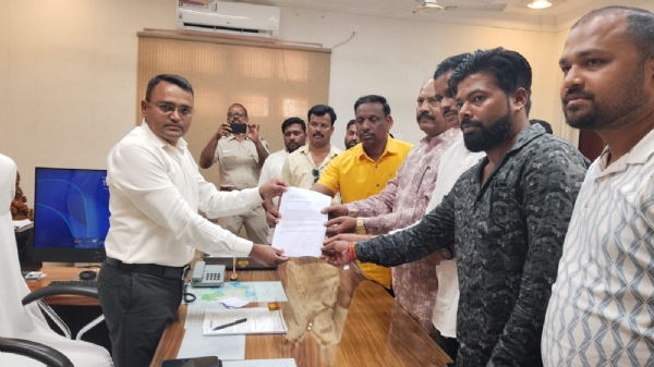 ପଡ଼ିଆବହାଲ ଆରୋଗ୍ୟ ମନ୍ଦିରରେ ଡାକ୍ତର ପଦବୀ ପୂରଣ ଓ ଡି.ପି ପଏଣ୍ଟ ପୁନଃ କାର୍ଯ୍ୟକ୍ଷମ କରିବାକୁ ଜିଲ୍ଲାପାଳଙ୍କୁ ଦାବିପତ୍ର ପଡ଼ିଆବହାଲ ଆରୋଗ୍ୟ ମନ୍ଦିରରେ ଡାକ୍ତର ପଦବୀ ପୂରଣ ଓ ଡି.ପି ପଏଣ୍ଟ ପୁନଃ କାର୍ଯ୍ୟକ୍ଷମ କରିବାକୁ ଜିଲ୍ଲାପାଳଙ୍କୁ ଦାବିପତ୍ର