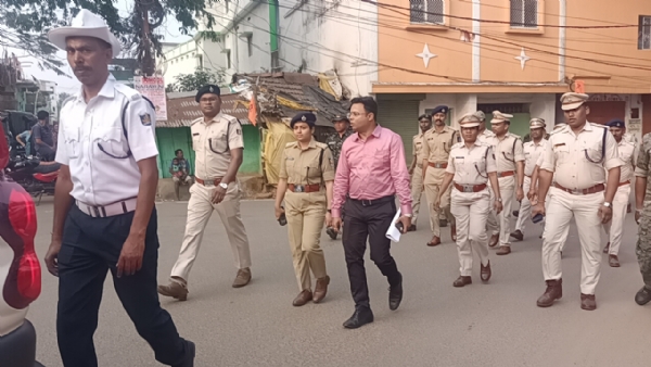 ରାମ ନବମୀ ପୂର୍ବରୁ  ପୋଲିସର ଫ୍ଲାଗ୍ ମାର୍ଚ୍ଚ