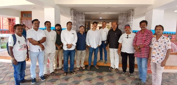 ସମ୍ବଲପୁରରେ ଅତ୍ୟାଧୁନିକ ନାଟ୍ୟପଯୋଗୀ ପ୍ରେକ୍ଷାଳୟ ଦାବିରେ  ଜିଲ୍ଲାପାଳଙ୍କୁ ସ୍ମାରକପତ୍ର