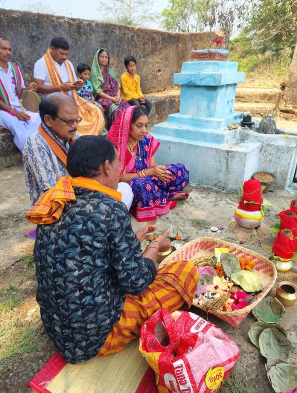 ୭୮ ବର୍ଷରେ ପହଞ୍ଚିଲା କବରାପାଲି ରାମନବମୀ ଉତ୍ସବ ୫ ତାରିଖ ପର୍ଯ୍ୟନ୍ତ ମଣ୍ଡପରେ ପୁଜା ପାଇବେ ପ୍ରଭୁ ରାମ ଲକ୍ଷ୍ମଣ ୧୧ ଦିନ ଧରି ଗାଁରେ ଆମିଷ ଭକ୍ଷଣ ସହିତ ନିଶା ଦ୍ରବ୍ୟ ସେବନ ବନ୍ଦ୍