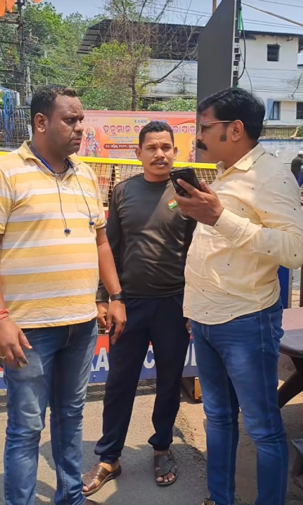 ଶ୍ରୀରାମ ନବମୀ ପାଇଁ ସମ୍ବଲପୁର ସହରରେ ହାଇ ଆଲର୍ଟ । କଡ଼ା ଯାଞ୍ଚ ଓ ସିସିଟିଭି କ୍ୟାମେରା ନଜରରେ ପୁରା ସହର