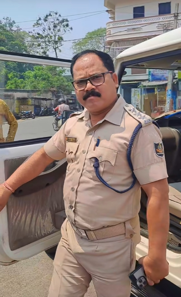 ଶ୍ରୀରାମ ନବମୀ ପାଇଁ ସମ୍ବଲପୁର ସହରରେ ହାଇ ଆଲର୍ଟ । କଡ଼ା ଯାଞ୍ଚ ଓ ସିସିଟିଭି କ୍ୟାମେରା ନଜରରେ ପୁରା ସହର