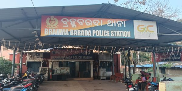 ବ୍ରହ୍ମବରଦା ଥାନା ହାଜତରୁ ଚମ୍ପଟ୍ ମାରିଲା ଅଭିଯୁକ୍ତ : କର୍ତବ୍ୟରେ ଅବହେଳା ପାଇଁ ଜଣେ ଏଏସ୍ଆଇଙ୍କ ସମେତ ୨ କନେଷ୍ଟବଳ ନିଲମ୍ବିତ