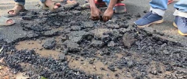 ରାତିରେ ପିଚୁ ରାସ୍ତା ନିର୍ମାଣ, ଛାଲ ଛାଲ ହୋଇ ରାସ୍ତାରୁ ଉଠି ଯାଉଛି ଗୋଡି ପିଚୁ