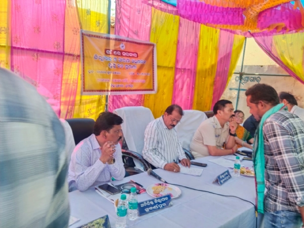 ବିରମହାରାଜପୁର ବ୍ଲକ ସ୍ତରୀୟ ଜିଲ୍ଲାପାଳ ଓ ଆରକ୍ଷୀ ଅଧିକ୍ଷକଙ୍କ ଯୁଗ୍ମ ଅଭିଯୋଗ ଶୁଣାଣି ଶିବିର ବିଭିନ୍ନ ପ୍ରକାରର   ୪୮( ଅଠଚାଳିଶ) ଗୋଟି ଅଭିଯୋଗ ଦରଖାସ୍ତ ଗ୍ରହଣ :