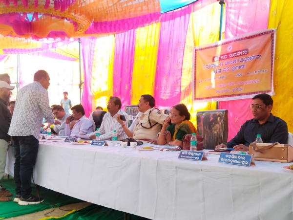 ବିରମହାରାଜପୁର ବ୍ଲକ ସ୍ତରୀୟ ଜିଲ୍ଲାପାଳ ଓ ଆରକ୍ଷୀ ଅଧିକ୍ଷକଙ୍କ ଯୁଗ୍ମ ଅଭିଯୋଗ ଶୁଣାଣି ଶିବିର ବିଭିନ୍ନ ପ୍ରକାରର   ୪୮( ଅଠଚାଳିଶ) ଗୋଟି ଅଭିଯୋଗ ଦରଖାସ୍ତ ଗ୍ରହଣ :